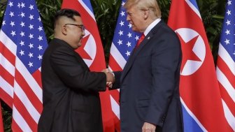 Trump Kim Summit U.S. President Donald Trump shakes hands with North Korea leader Kim Jong Un at the Capella resort on Sentosa Island Tuesday, June 12, 2018 in Singapore.
