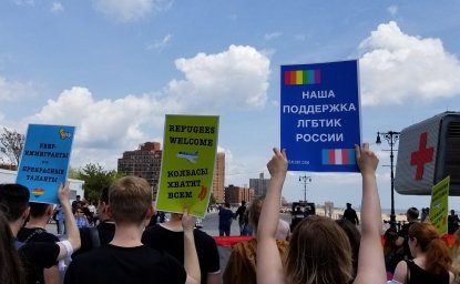 pro-LGBTQ protest signs in Russian